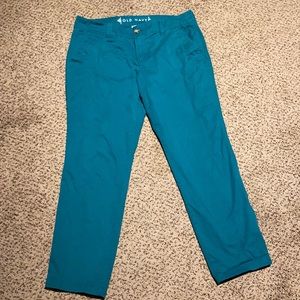 Old Navy slim boyfriend Capri pants size 10.